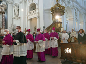 Diakonenweihe im Fuldaer Dom (Foto: Karl-Franz Thiede)